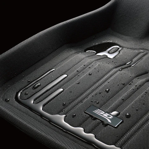 フロアマットの洗い方は？車内カーペット掃除のコツ大公開！思ったよりずっと簡単